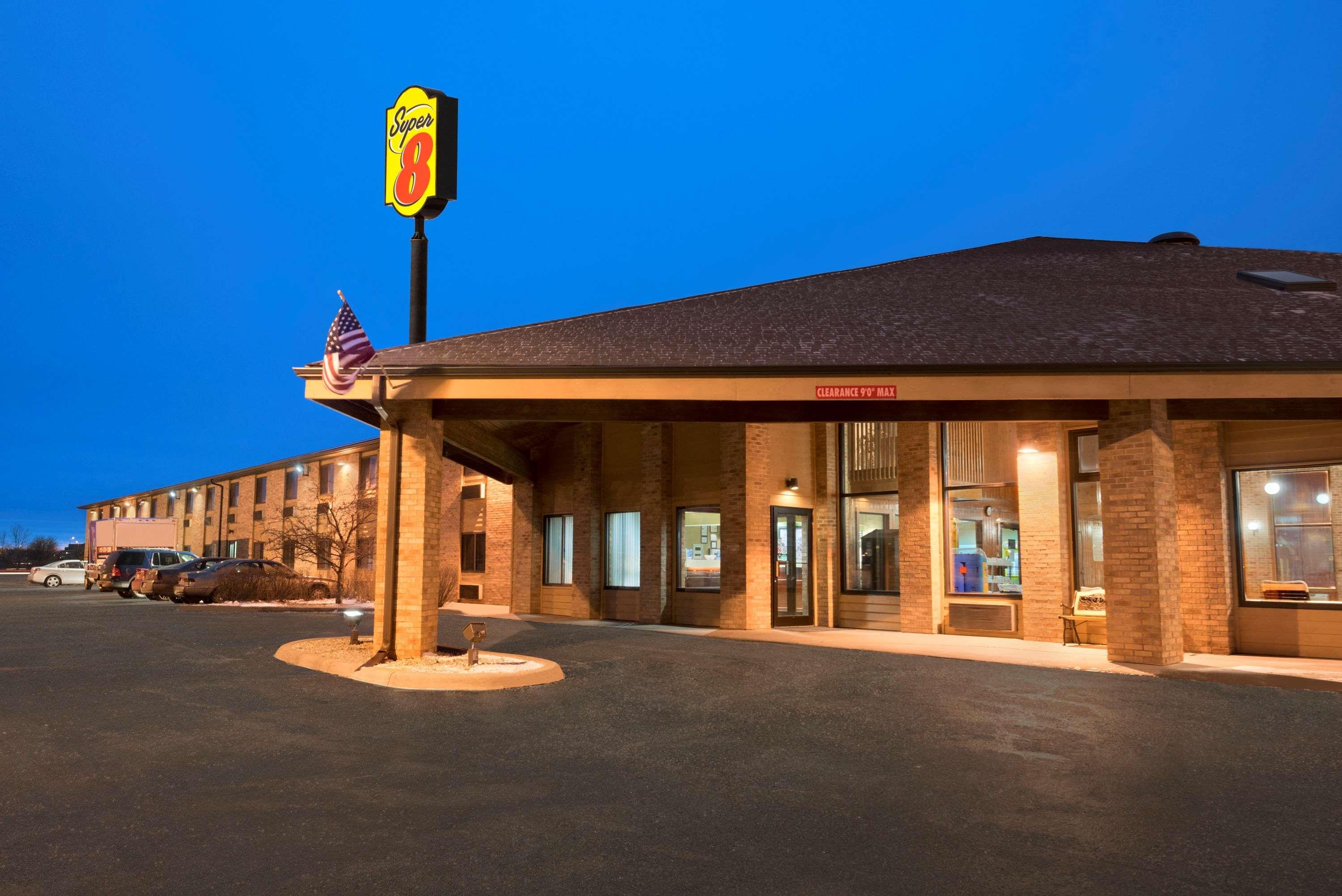 Super 8 By Wyndham Green Bay I-43 Bus. Park Eksteriør billede